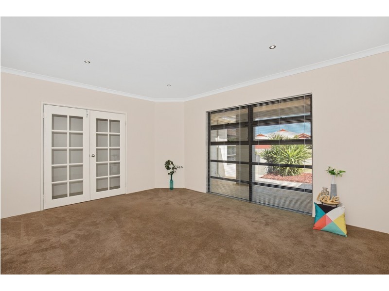 24 Senecio Way, Halls Head WA 6210