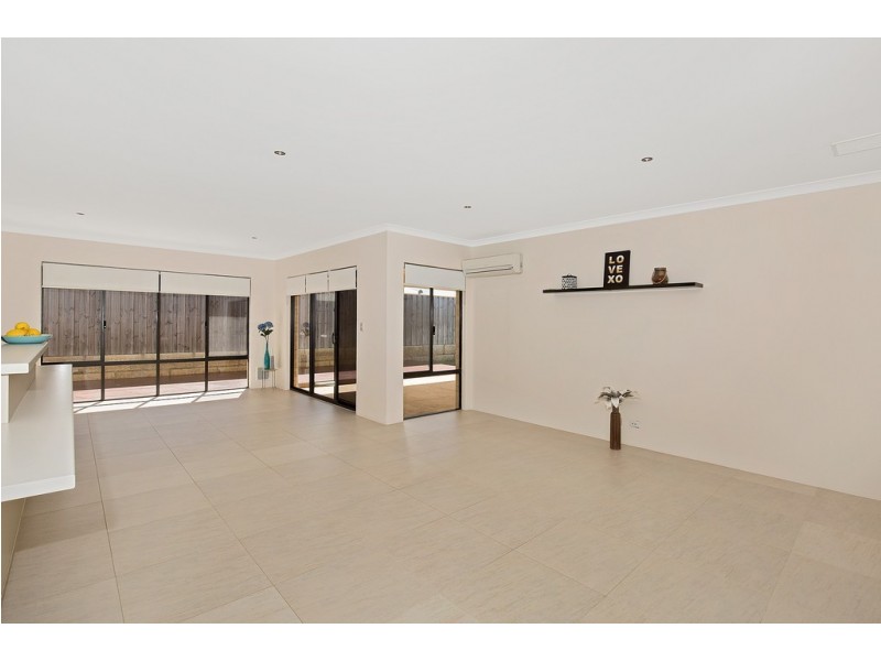 24 Senecio Way, Halls Head WA 6210