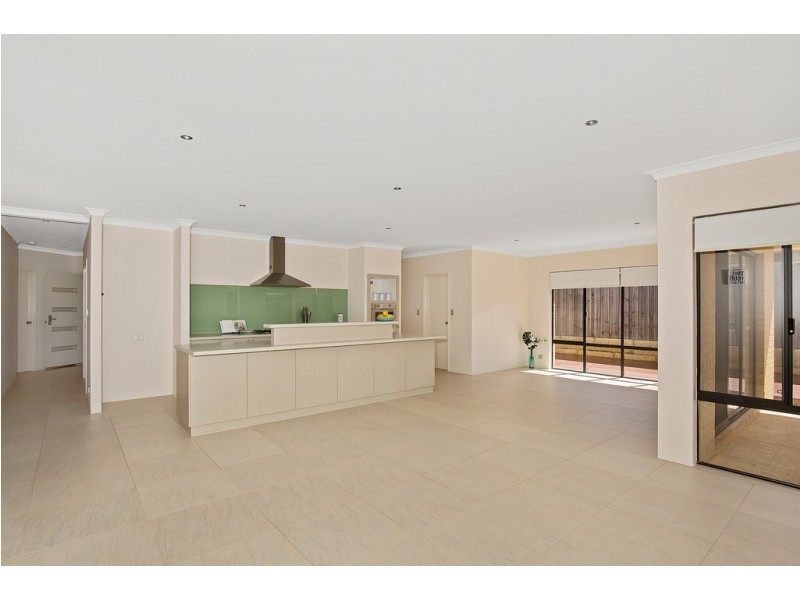 24 Senecio Way, Halls Head WA 6210