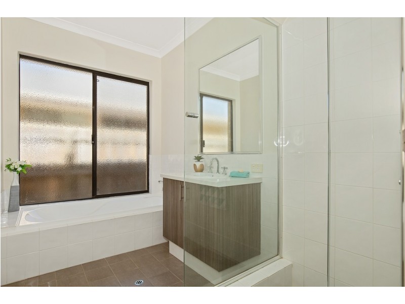 24 Senecio Way, Halls Head WA 6210