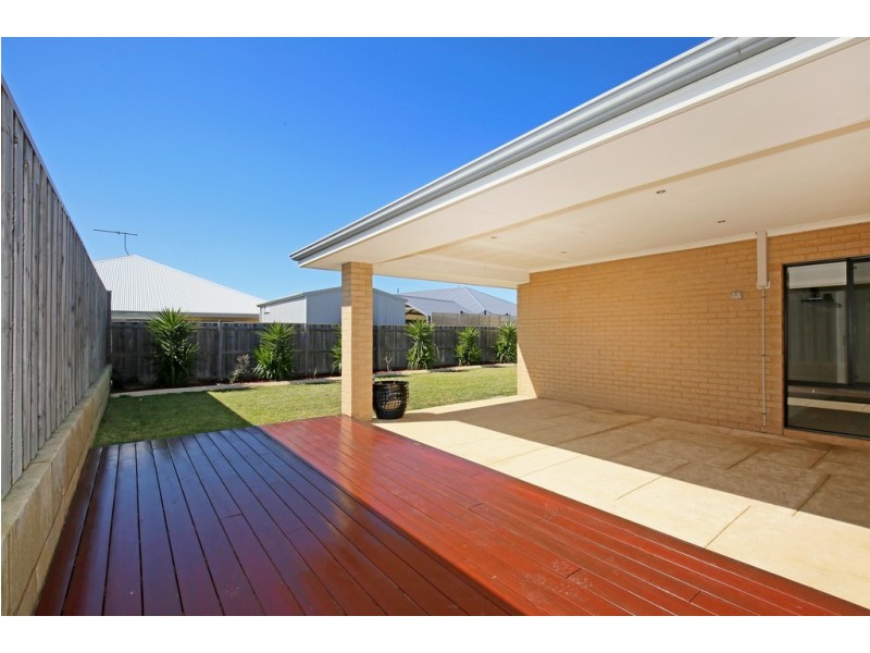 24 Senecio Way, Halls Head WA 6210