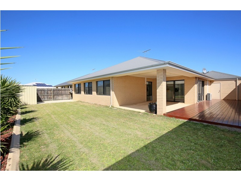 24 Senecio Way, Halls Head WA 6210