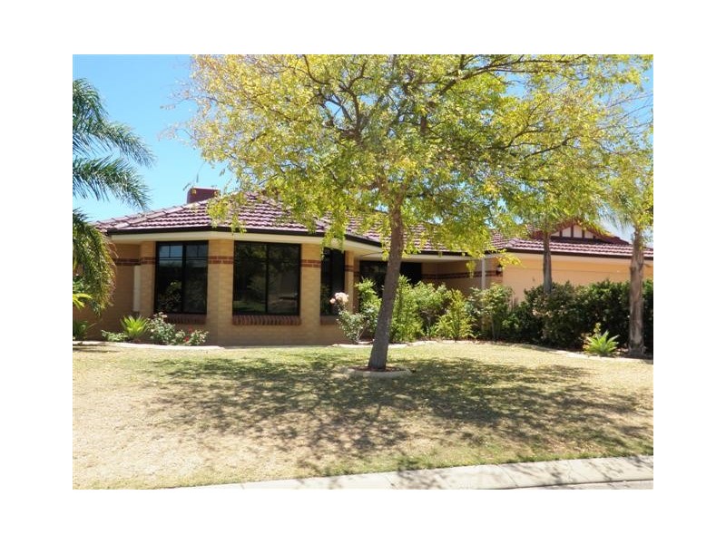 16 Seaforth Drive, Halls Head WA 6210
