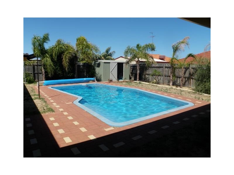 16 Seaforth Drive, Halls Head WA 6210