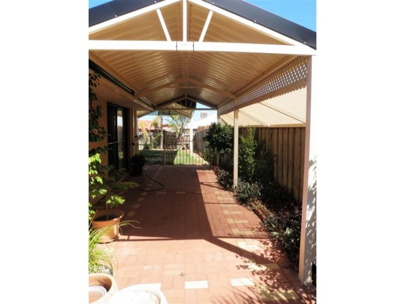 16 Seaforth Drive, Halls Head WA 6210
