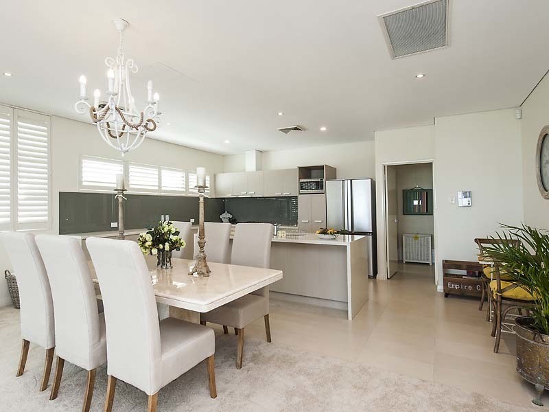 2/24 Oversby Street, Halls Head WA 6210