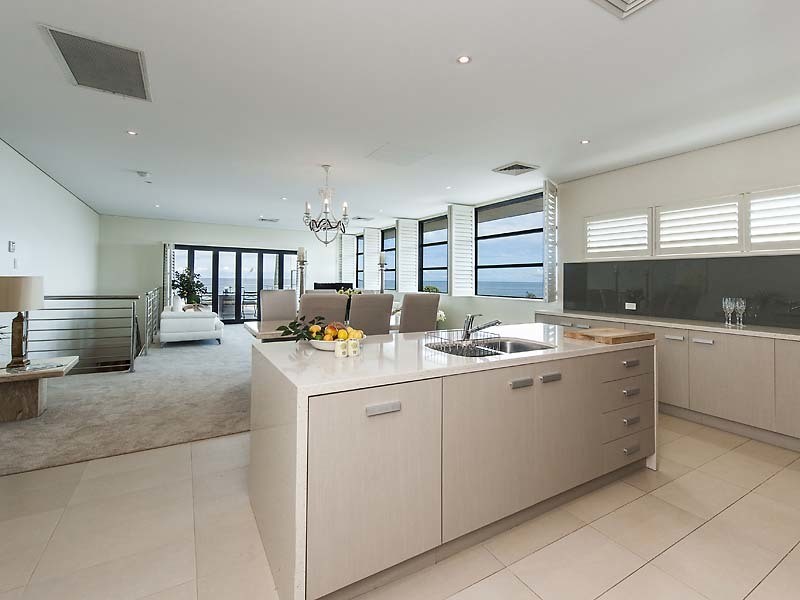 2/24 Oversby Street, Halls Head WA 6210