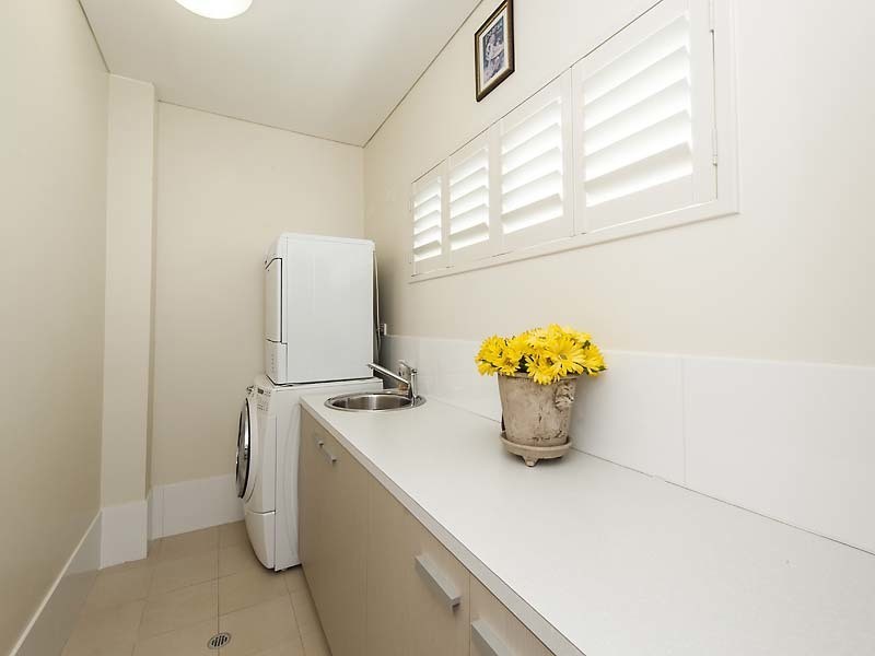 2/24 Oversby Street, Halls Head WA 6210