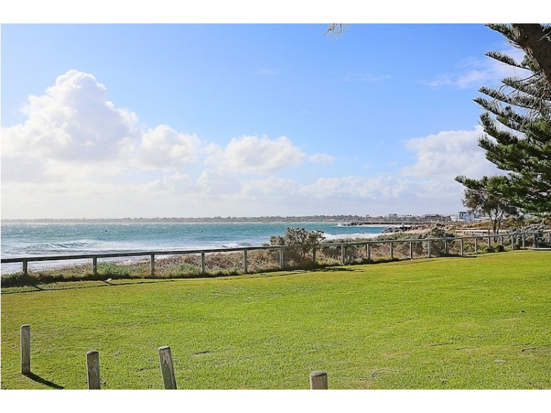 2/24 Oversby Street, Halls Head WA 6210