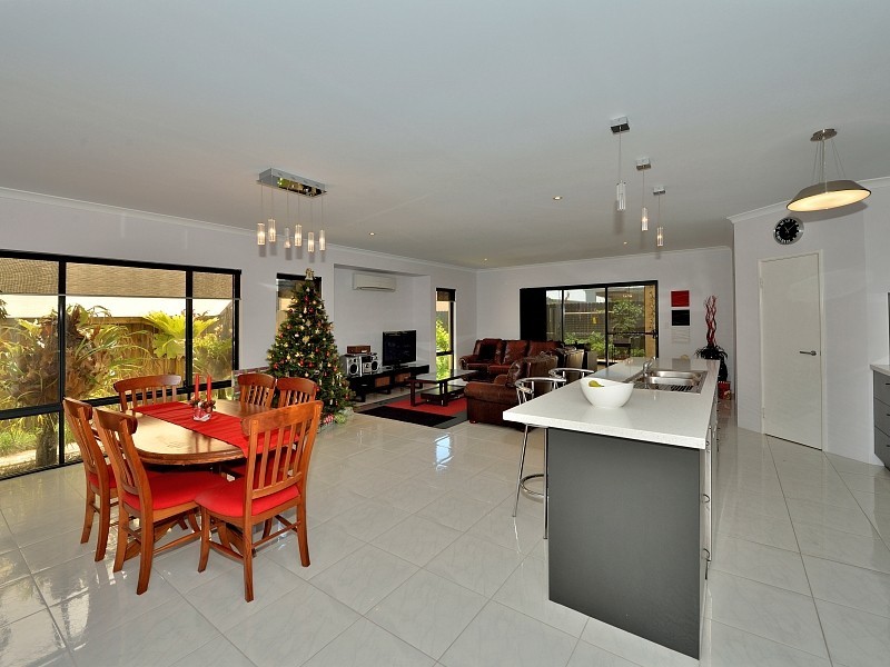 115 Hudson Drive, Dudley Park WA 6210