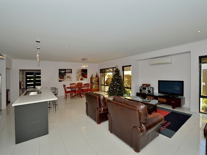 115 Hudson Drive, Dudley Park WA 6210