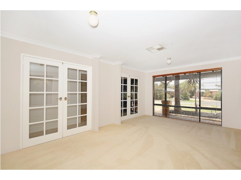 5 Medford Court, Meadow Springs WA 6210