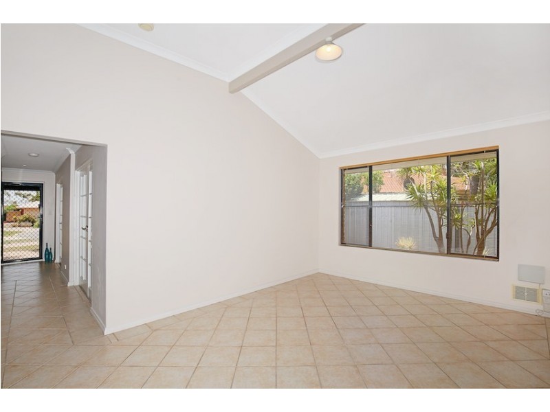 5 Medford Court, Meadow Springs WA 6210