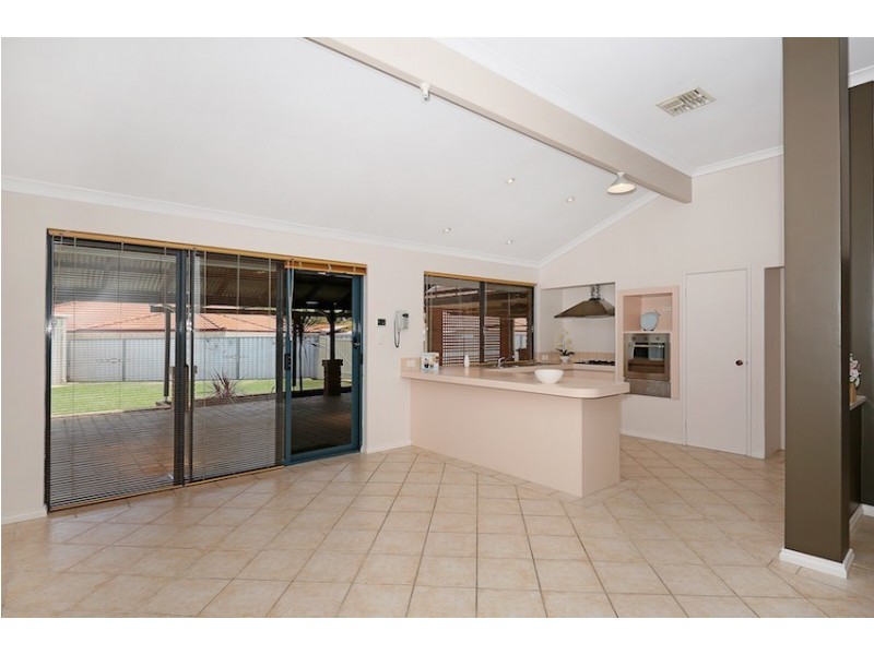 5 Medford Court, Meadow Springs WA 6210