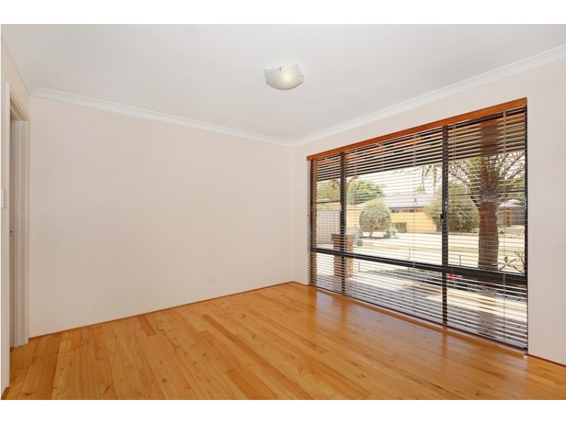 5 Medford Court, Meadow Springs WA 6210