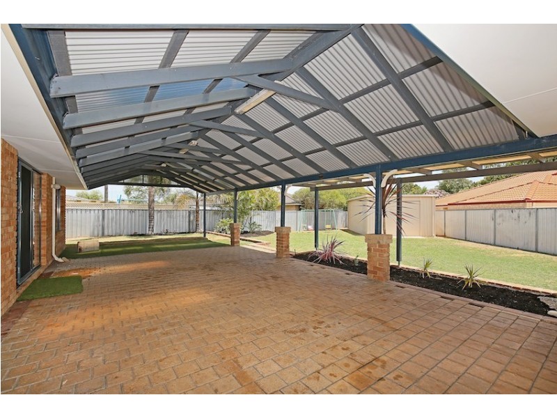 5 Medford Court, Meadow Springs WA 6210