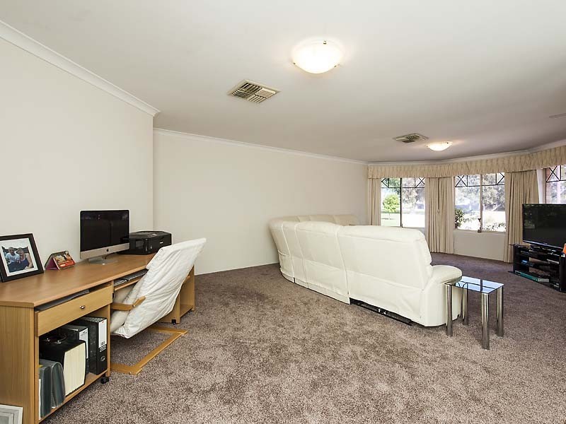 32 Pebble Beach Boulevard, Meadow Springs WA 6210