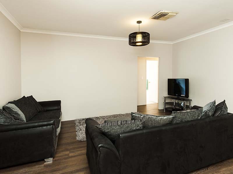 32 Pebble Beach Boulevard, Meadow Springs WA 6210