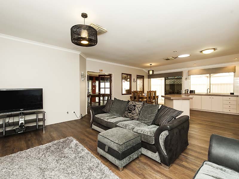 32 Pebble Beach Boulevard, Meadow Springs WA 6210