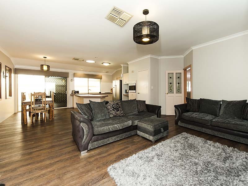 32 Pebble Beach Boulevard, Meadow Springs WA 6210