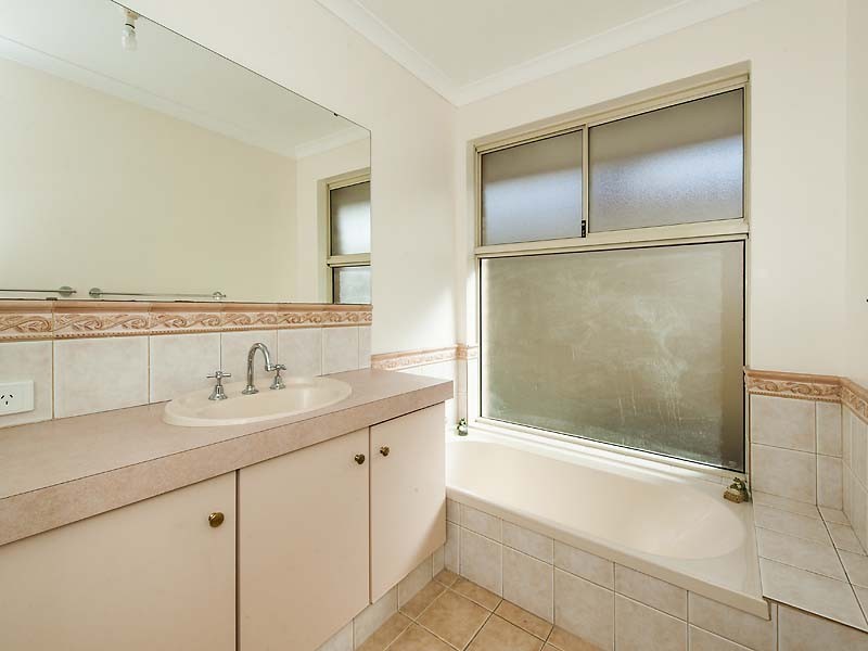 32 Pebble Beach Boulevard, Meadow Springs WA 6210