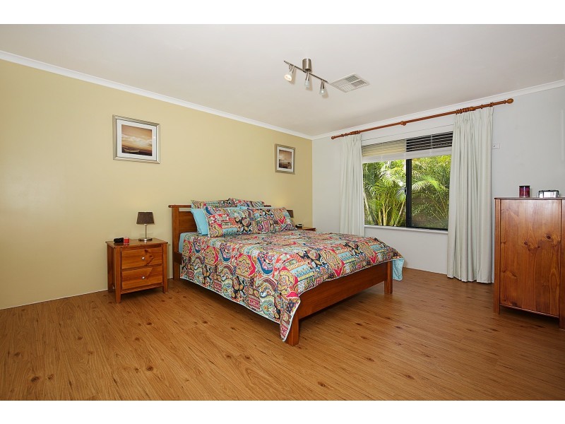 27 Fairborn Retreat, Meadow Springs WA 6210