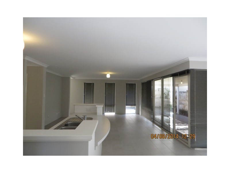 29 Warburton Trail, Lakelands WA 6180