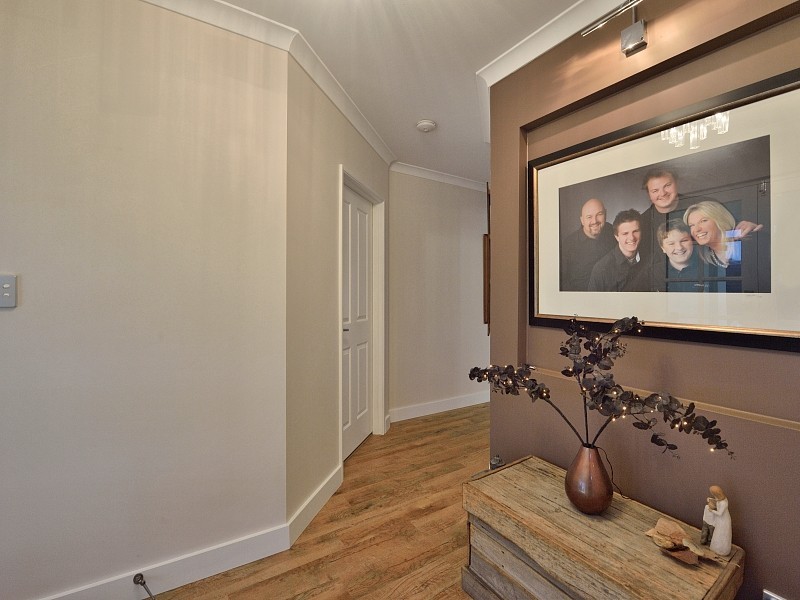 35 Floribunda Avenue, Halls Head WA 6210