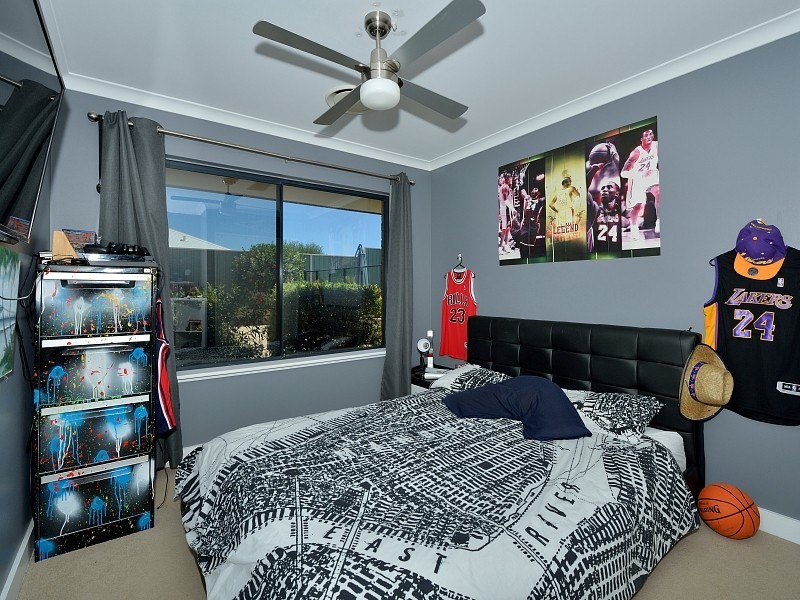 35 Floribunda Avenue, Halls Head WA 6210