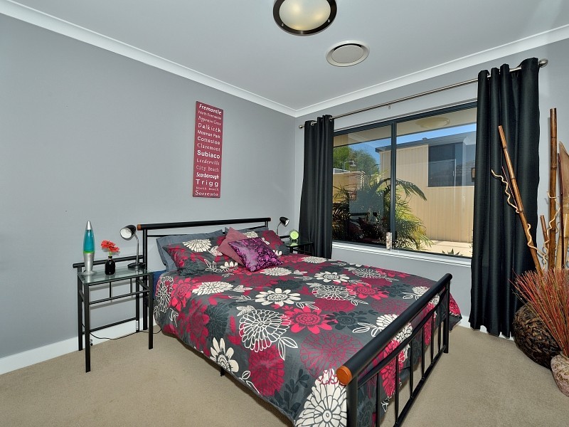 35 Floribunda Avenue, Halls Head WA 6210