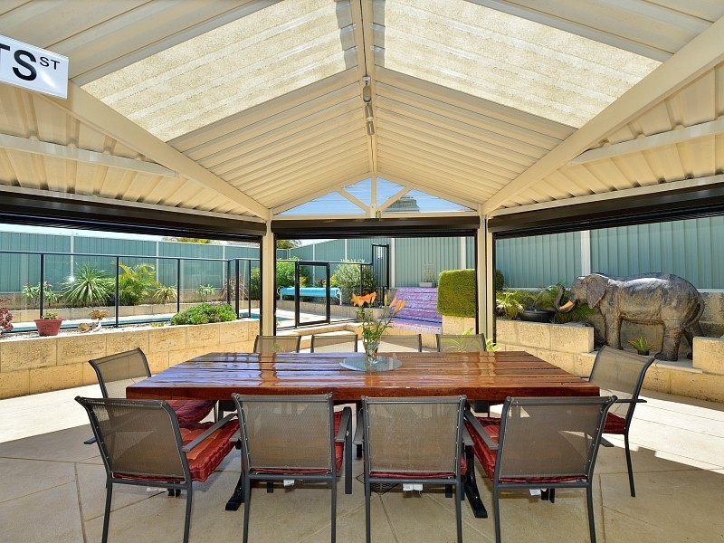 35 Floribunda Avenue, Halls Head WA 6210