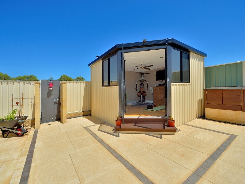 35 Floribunda Avenue, Halls Head WA 6210