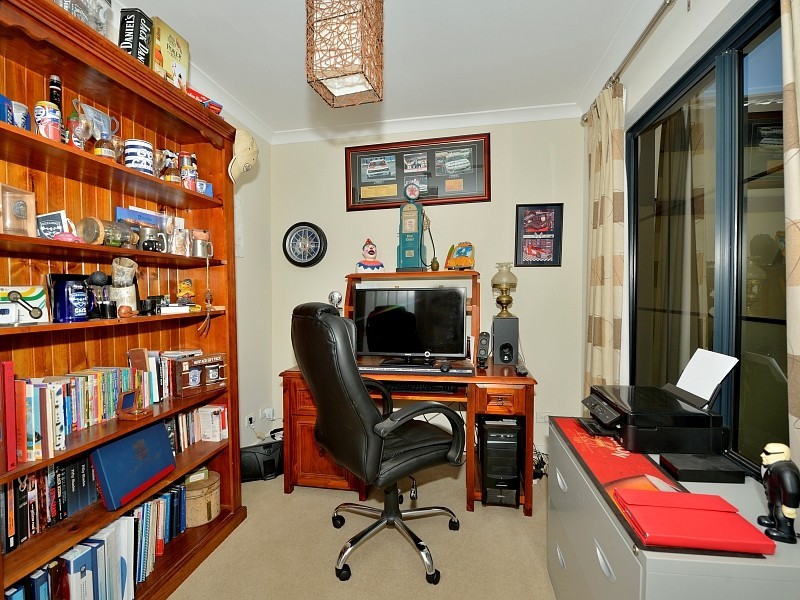 35 Floribunda Avenue, Halls Head WA 6210