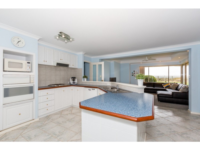 50 Ronsard Drive, San Remo WA 6210