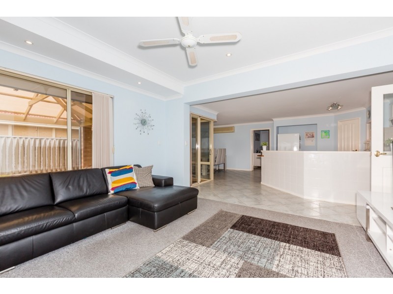 50 Ronsard Drive, San Remo WA 6210