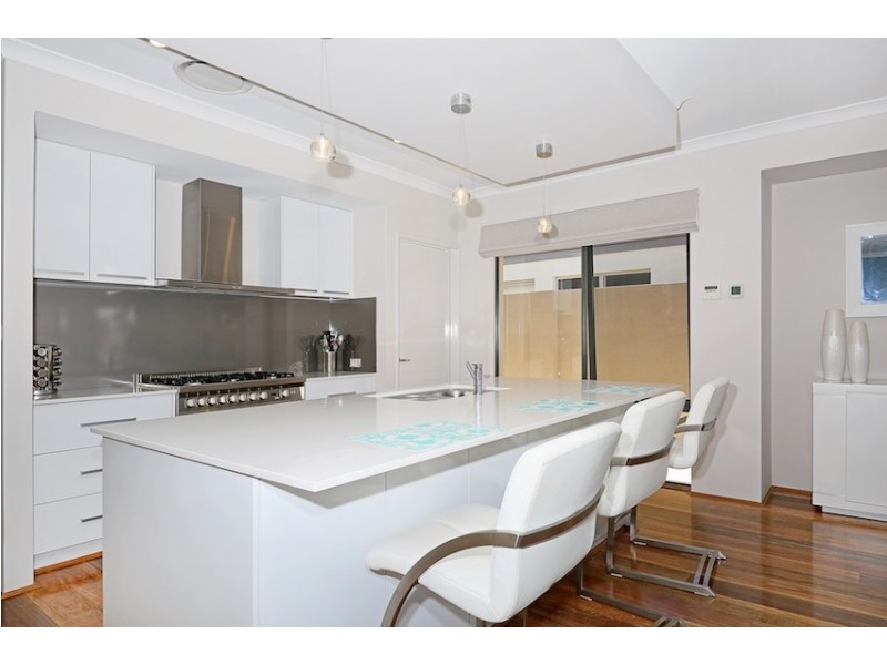 20 Gael Place, Dudley Park WA 6210