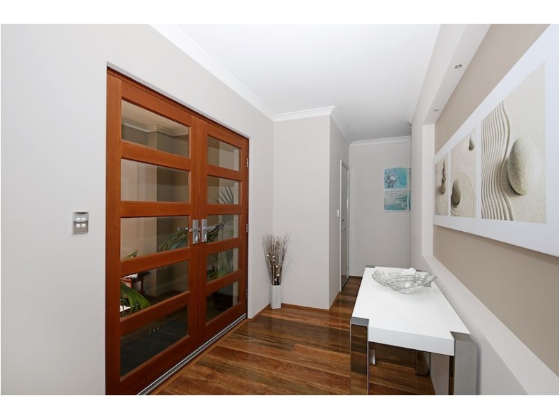 20 Gael Place, Dudley Park WA 6210