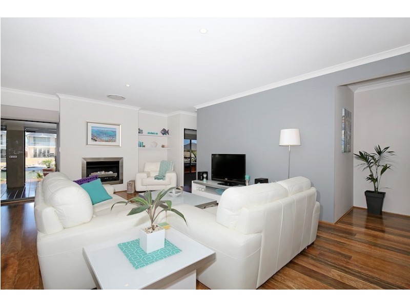 20 Gael Place, Dudley Park WA 6210