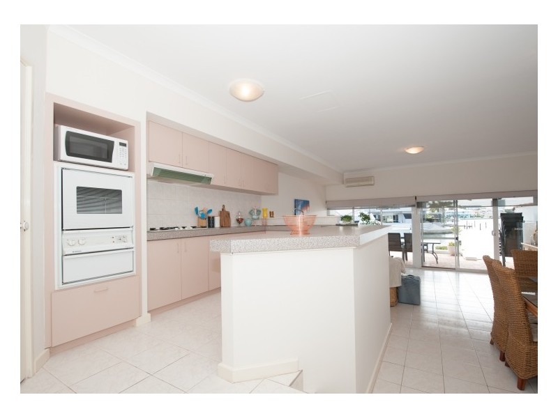 9/20 Baruna Court, Halls Head WA 6210