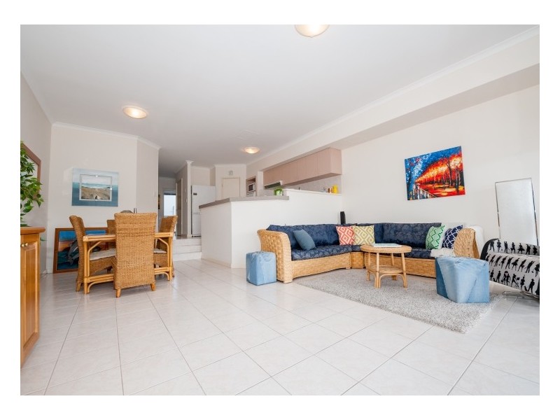 9/20 Baruna Court, Halls Head WA 6210