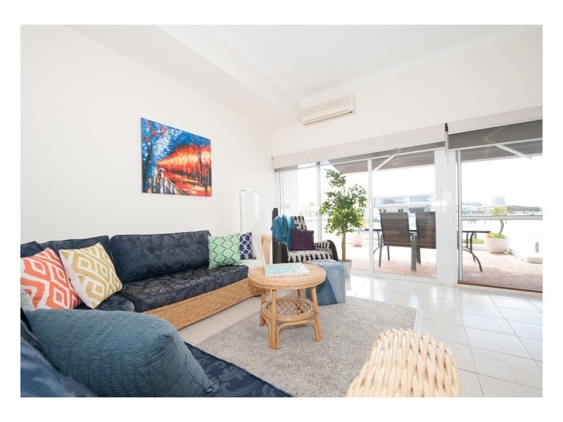 9/20 Baruna Court, Halls Head WA 6210