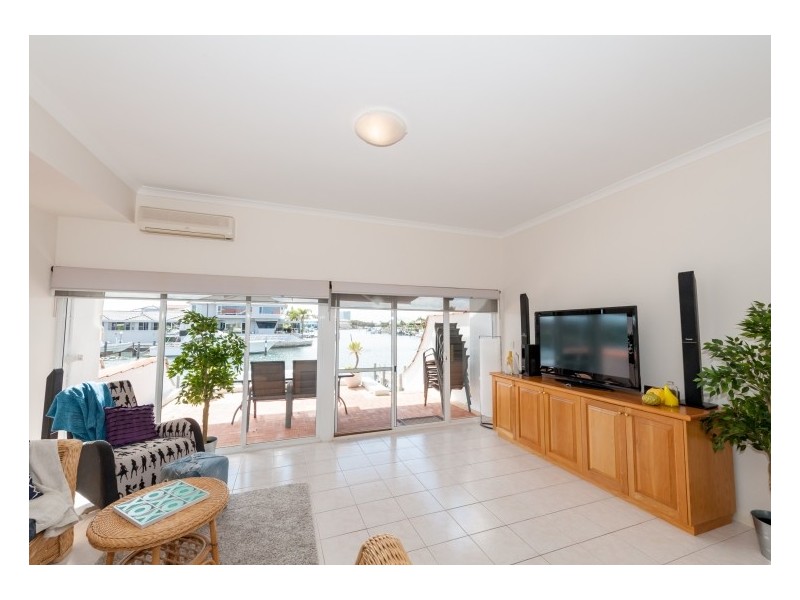 9/20 Baruna Court, Halls Head WA 6210