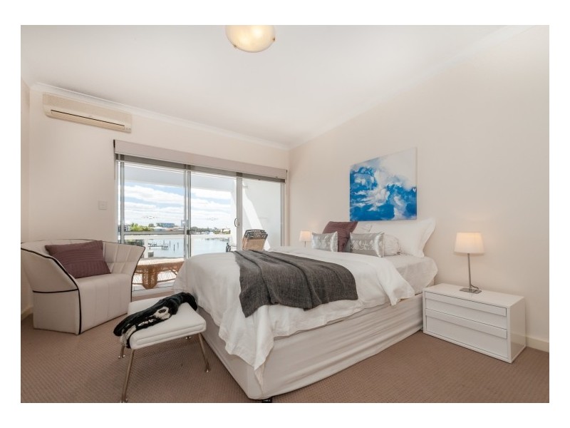 9/20 Baruna Court, Halls Head WA 6210