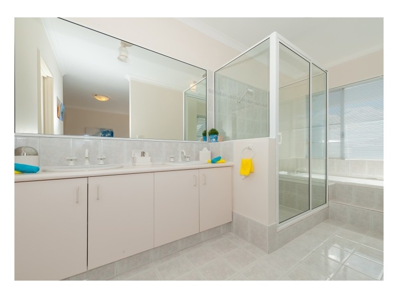 9/20 Baruna Court, Halls Head WA 6210