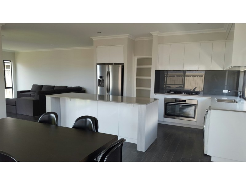 6 Wentworth Heights, Meadow Springs WA 6210