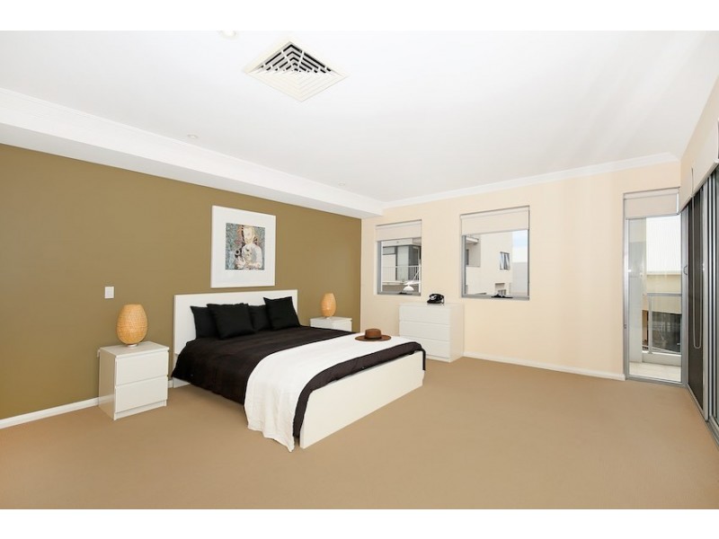 18/1 Breakwater Parade, Mandurah WA 6210