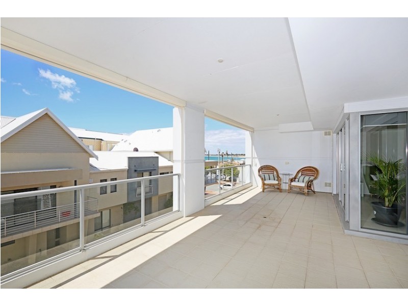 18/1 Breakwater Parade, Mandurah WA 6210