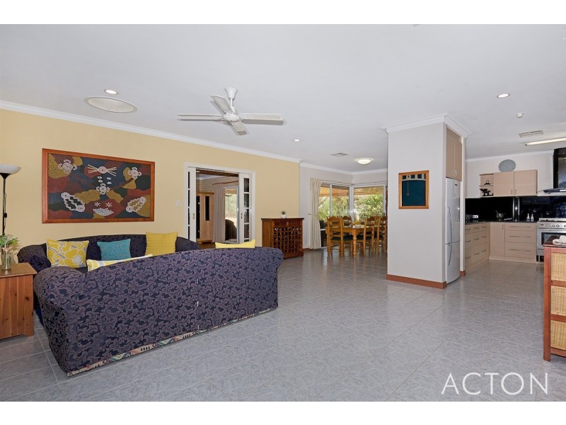 18 Silverton Crescent, Erskine WA 6210