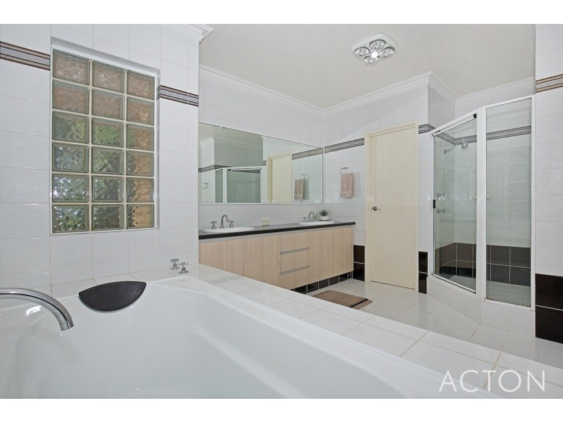 18 Silverton Crescent, Erskine WA 6210