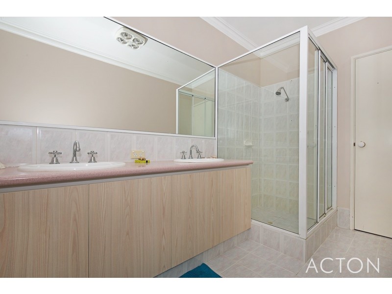 18 Silverton Crescent, Erskine WA 6210